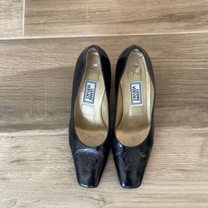 Vintage Versace 36 1/2 Medusa accent heels